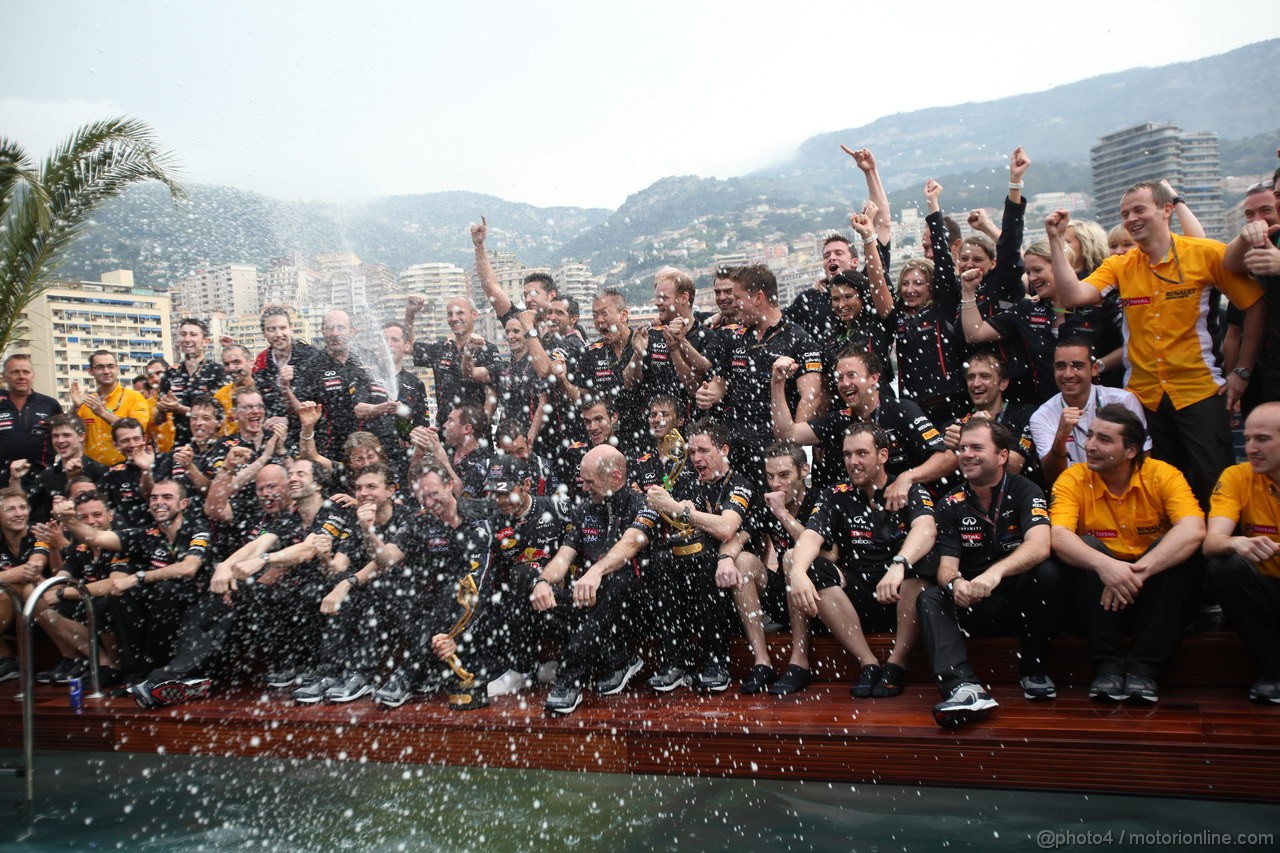 GP MONACO, 27.05.2012- Festeggiamenti, Mark Webber (AUS) Red Bull Racing RB8 vincitore 