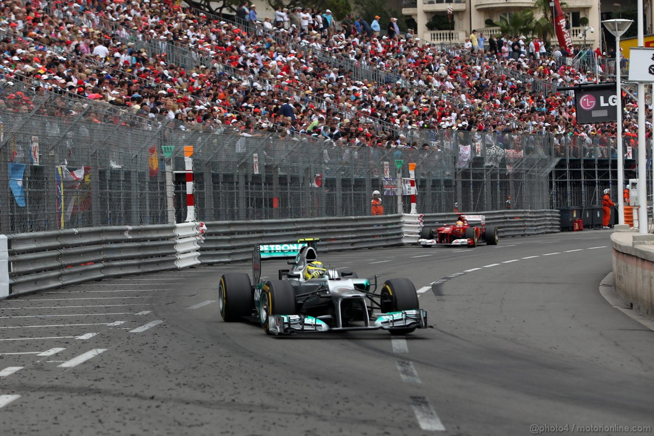 GP MONACO, 27.05.2012- Gara, Nico Rosberg (GER) Mercedes AMG F1 W03 e Fernando Alonso (ESP) Ferrari F2012 