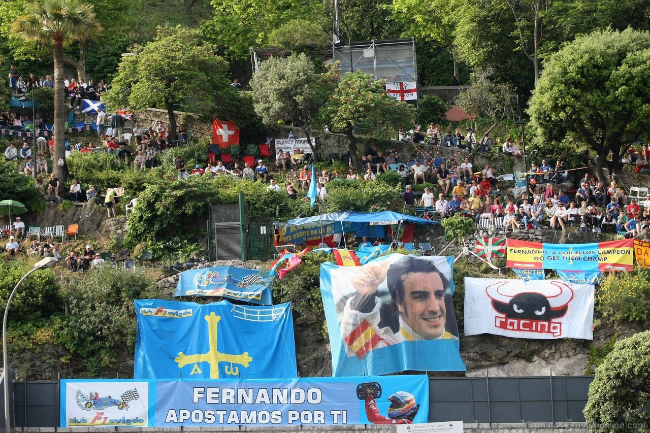GP MONACO, 26.05.2012- Fans of Fernando Alonso (ESP) Ferrari F2012 