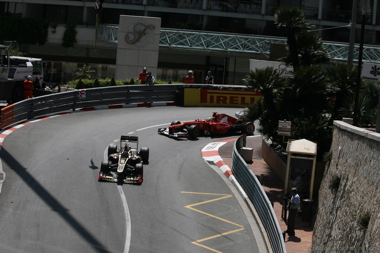 GP MONACO, 26.05.2012-  Prove Libere 3, Kimi Raikkonen (FIN) Lotus F1 Team E20 e Fernando Alonso (ESP) Ferrari F2012 