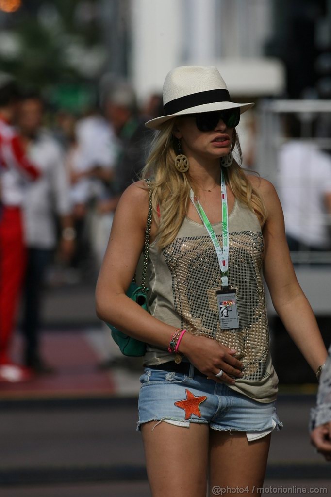 GP MONACO, 26.05.2012-  Qualifiche, Ragazza in the paddock 