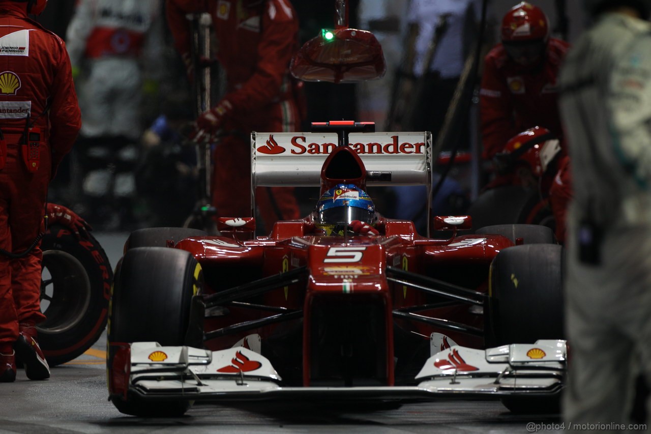 GP SINGAPORE, 23.09.2012 - Gara, Fernando Alonso (ESP) Ferrari F2012 pit stop
