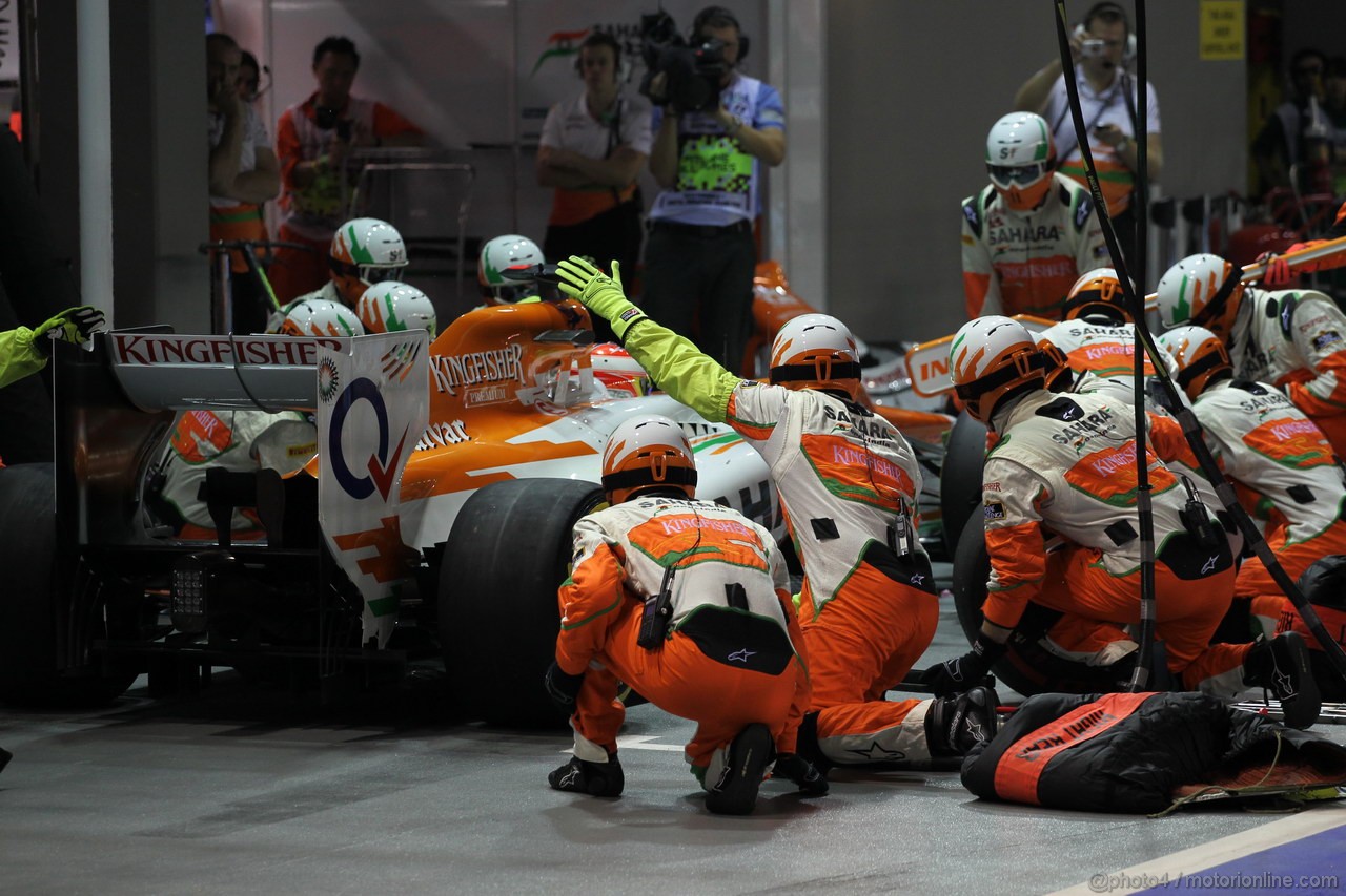 GP SINGAPORE, 23.09.2012 - Gara, Paul di Resta (GBR) Sahara Force India F1 Team VJM05 pit-stop