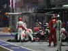 GP SINGAPORE, 23.09.2012 - Gara, Jenson Button (GBR) McLaren Mercedes MP4-27 - pit stop