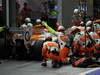 GP SINGAPORE, 23.09.2012 - Gara, Paul di Resta (GBR) Sahara Force India F1 Team VJM05 pit-stop