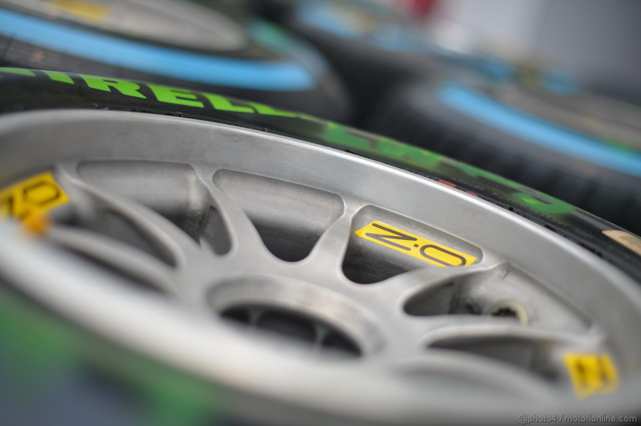 GP SINGAPORE, Pirelli Tyres e OZ wheel