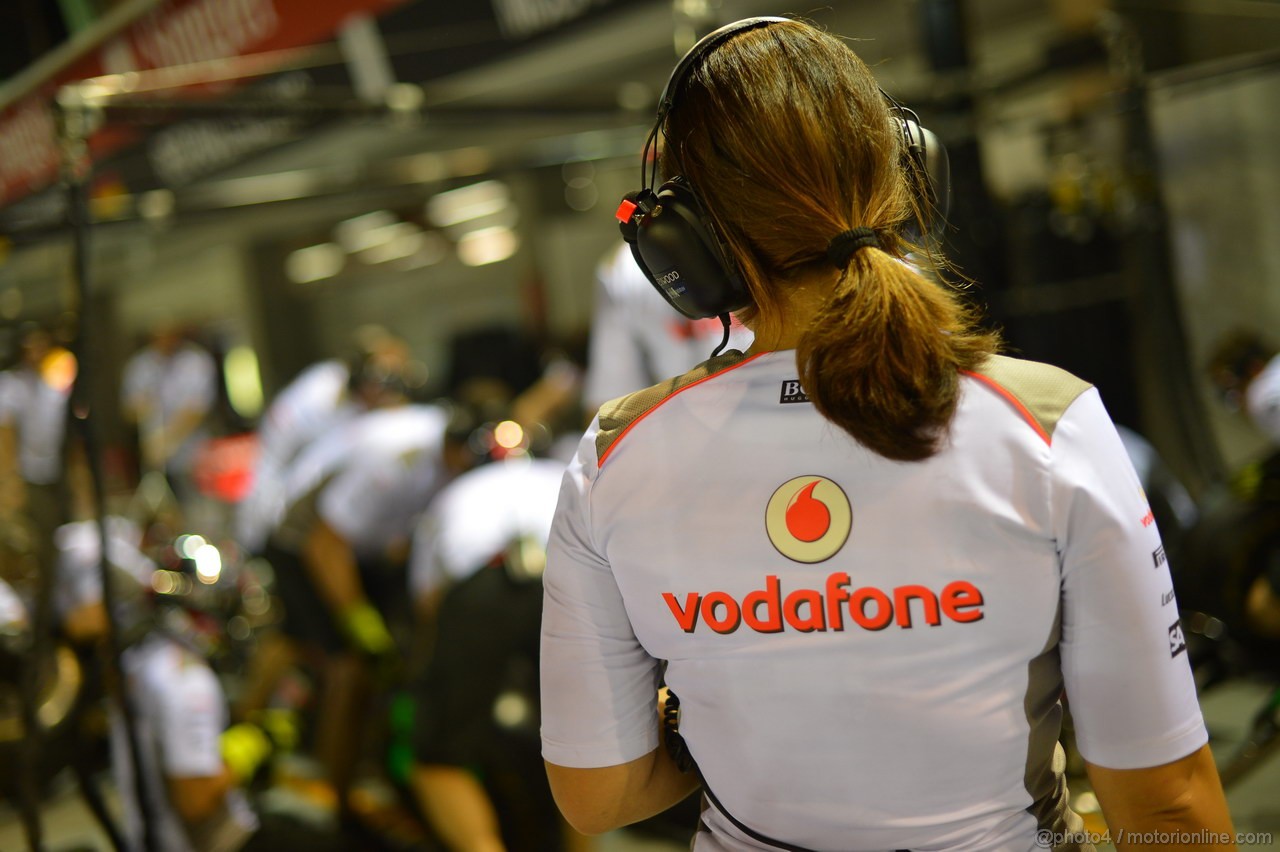 GP SINGAPORE, 20.09.2012 - Mclaren staff is testing pit stops