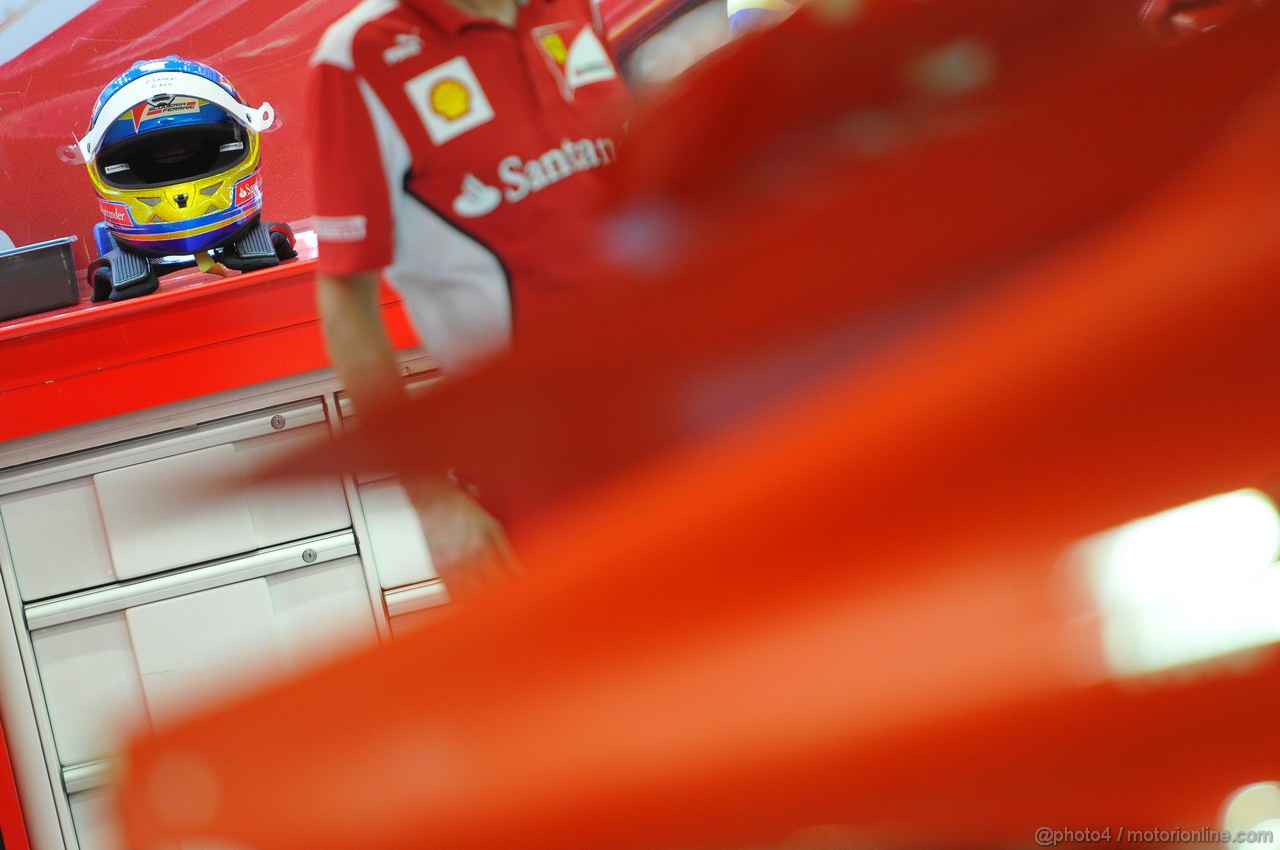 GP SINGAPORE, 20.09.2012 - Fernando Alonso (ESP) Ferrari garage
