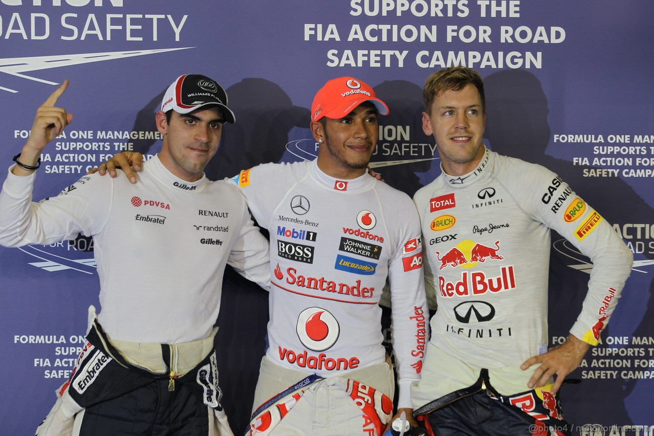 GP SINGAPORE, 22.09.2012 - Qualyfing, Lewis Hamilton (GBR) McLaren Mercedes MP4-27, Pastor Maldonado (VEN), Williams F1 Team FW34, Sebastian Vettel (GER) Red Bull Racing RB8 are celebrating the qualyfing