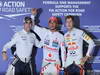 GP SINGAPORE, 22.09.2012 - Qualyfing, Lewis Hamilton (GBR) McLaren Mercedes MP4-27, Pastor Maldonado (VEN), Williams F1 Team FW34, Sebastian Vettel (GER) Red Bull Racing RB8 are celebrating the qualyfing