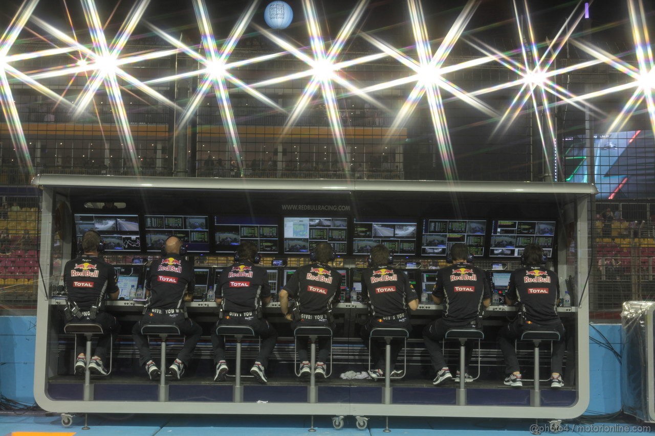 GP SINGAPORE, 21.09.2012 - Free practice 2,Red Bull Racing pitwall