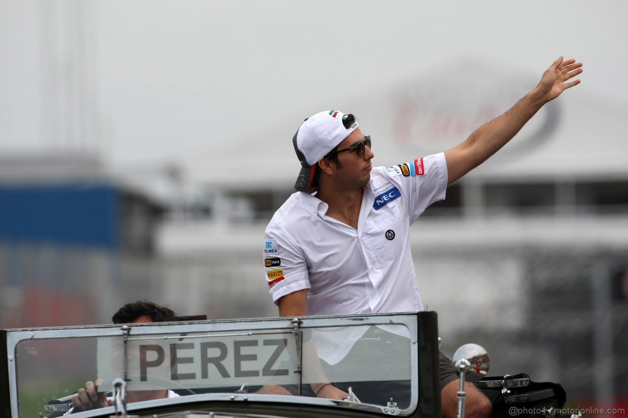 GP SPAGNA, 13.05.2012- Sergio Prez (MEX) Sauber F1 Team C31 at drivers parade  