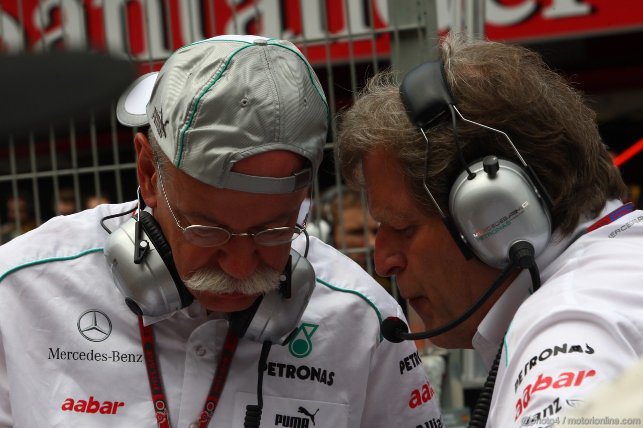 GP SPAGNA, 13.05.2012- Gara, Dr. Dieter Zetsche, Chairman of Daimler e Norbert Haug (GER), Mercedes Motorsport chief