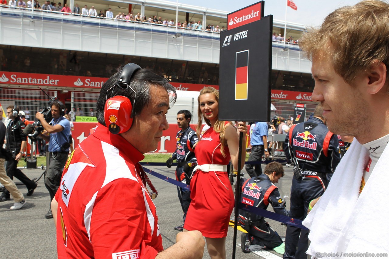 GP SPAGNA, 13.05.2012- Gara, Hirohide Hamashima (JPN), Ferrari e Sebastian Vettel (GER) Red Bull Racing RB8