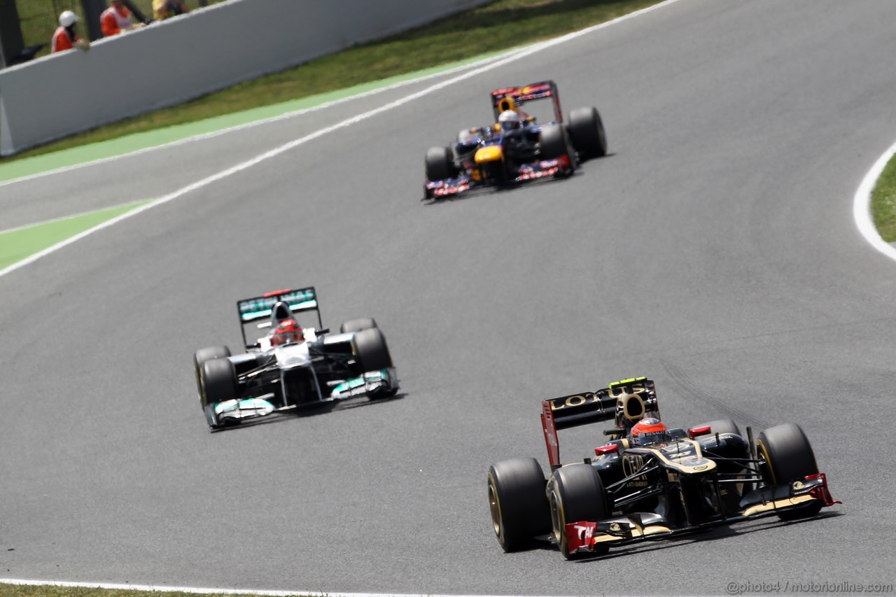 GP SPAGNA, 13.05.2012- Gara, Romain Grosjean (FRA) Lotus F1 Team E20 davanti a Michael Schumacher (GER) Mercedes AMG F1 W03 