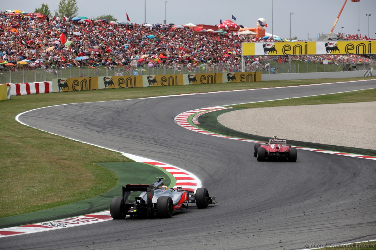 GP SPAGNA, 13.05.2012- Gara, Lewis Hamilton (GBR) McLaren Mercedes MP4-27 e Felipe Massa (BRA) Ferrari F2012 