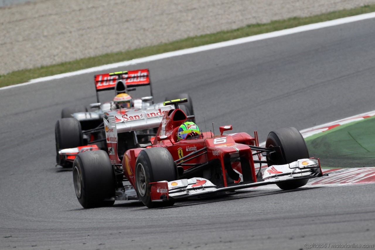 GP SPAGNA, 13.05.2012- Gara, Felipe Massa (BRA) Ferrari F2012 davanti a Lewis Hamilton (GBR) McLaren Mercedes MP4-27 