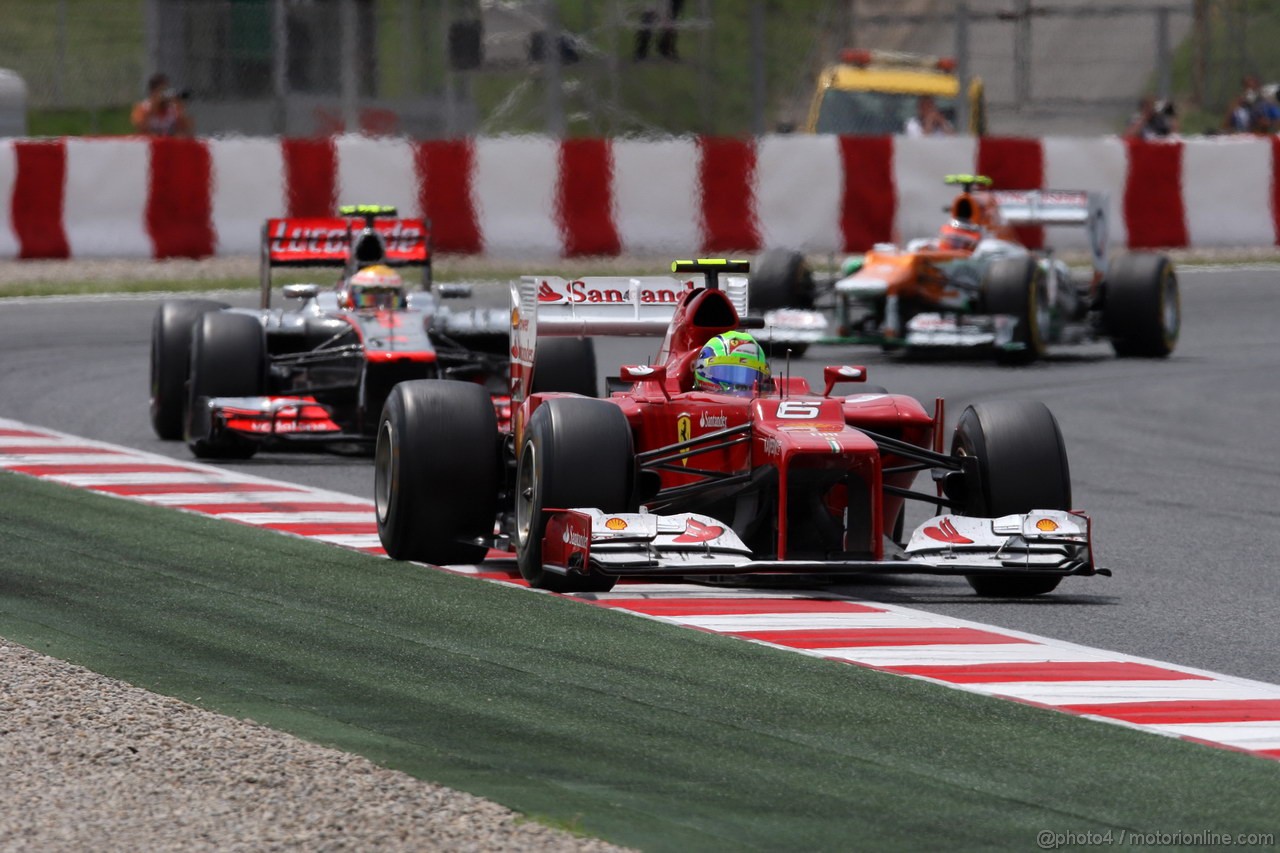 GP SPAGNA, 13.05.2012- Gara, Felipe Massa (BRA) Ferrari F2012 davanti a Lewis Hamilton (GBR) McLaren Mercedes MP4-27 