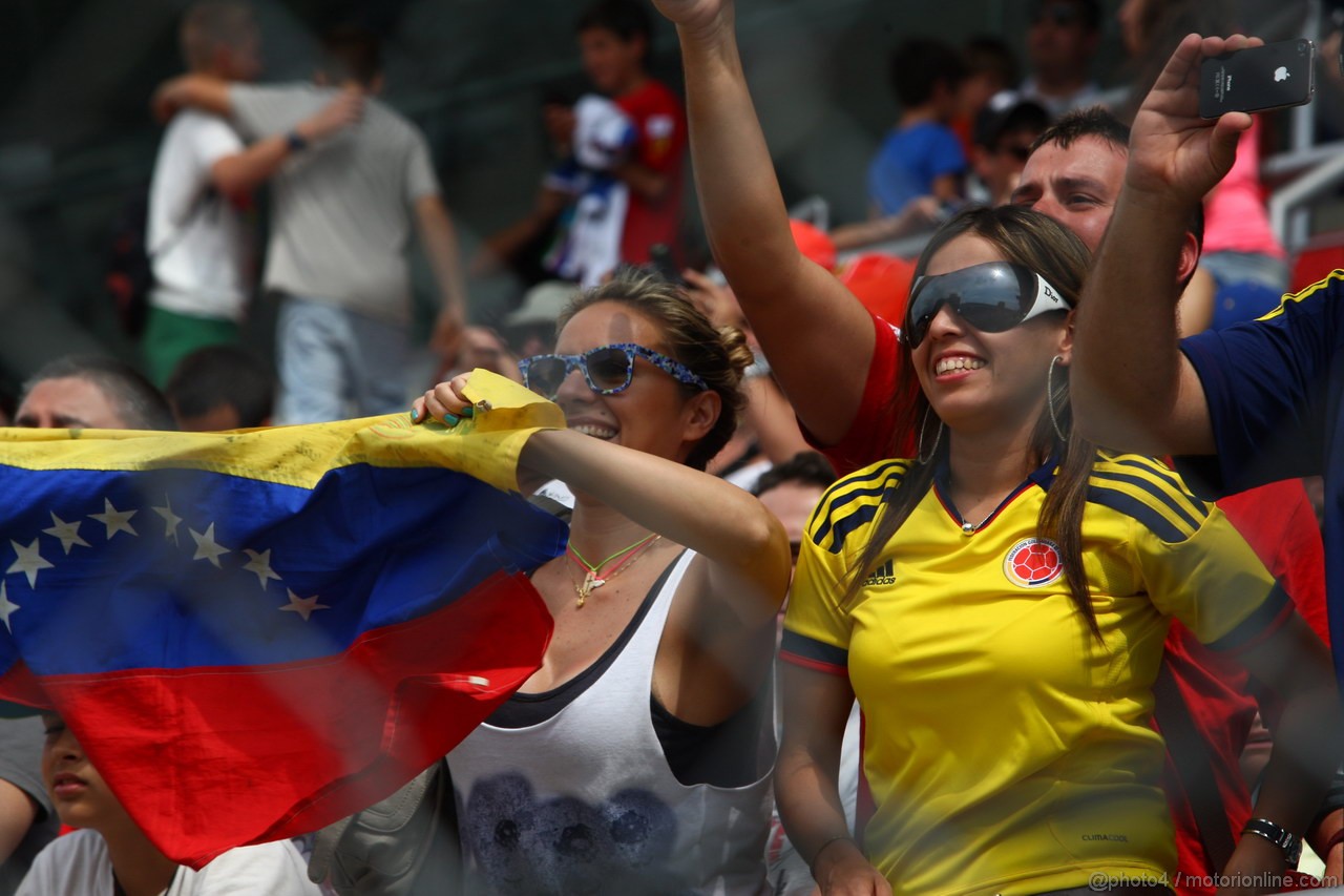 GP SPAGNA, 13.05.2012- Gara, Fans of Pastor Maldonado (VEN) Williams F1 Team FW34