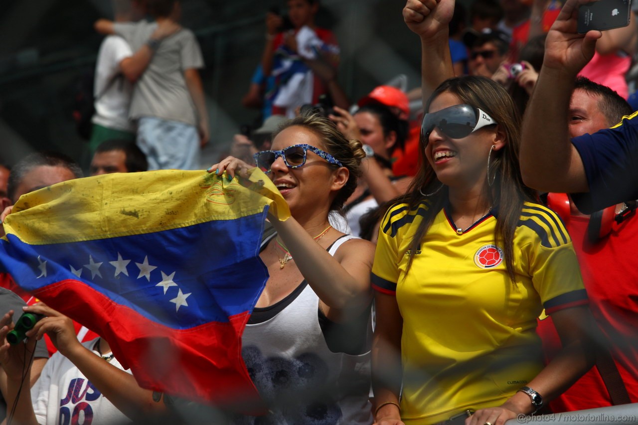 GP SPAGNA, 13.05.2012- Gara, Fans of Pastor Maldonado (VEN) Williams F1 Team FW34 