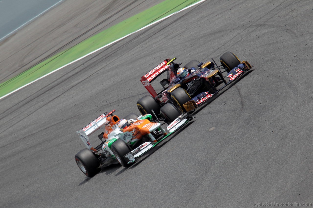 GP SPAGNA, 13.05.2012- Gara, Paul di Resta (GBR) Sahara Force India F1 Team VJM05 e Jean-Eric Vergne (FRA) Scuderia Toro Rosso STR7 