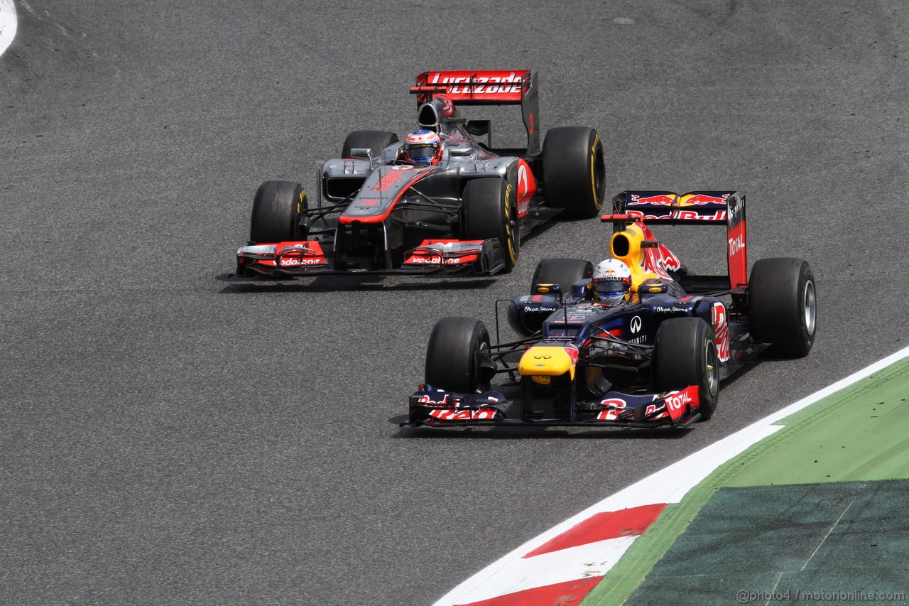 GP SPAGNA, 13.05.2012- Gara, Jenson Button (GBR) McLaren Mercedes MP4-27 e Sebastian Vettel (GER) Red Bull Racing RB8 