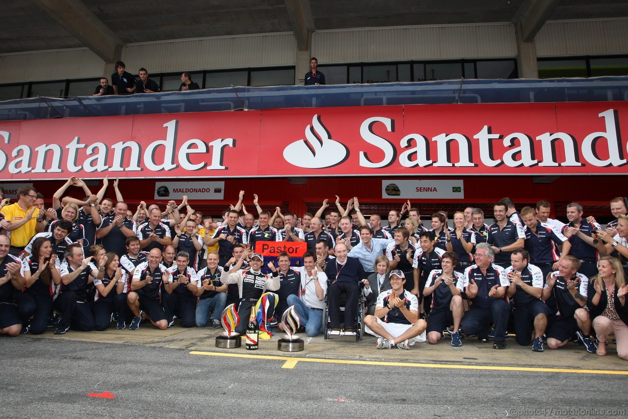 GP SPAGNA, 13.05.2012- Festeggiamenti, Pastor Maldonado (VEN) Williams F1 Team FW34 vincitore