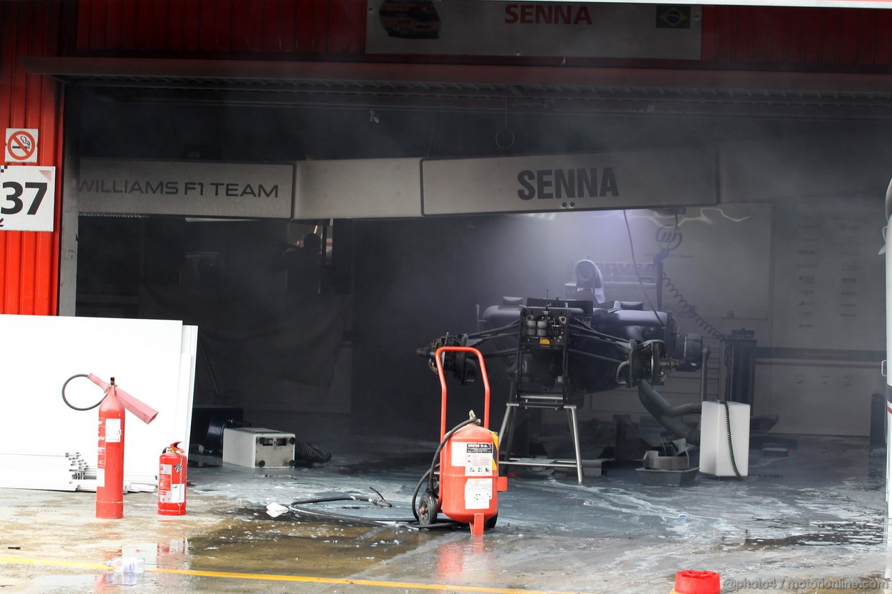 GP SPAGNA, 13.05.2012- The destroyed Williams FW34 of Bruno Senna (BRA) Williams after a post race fire in the pit garage.