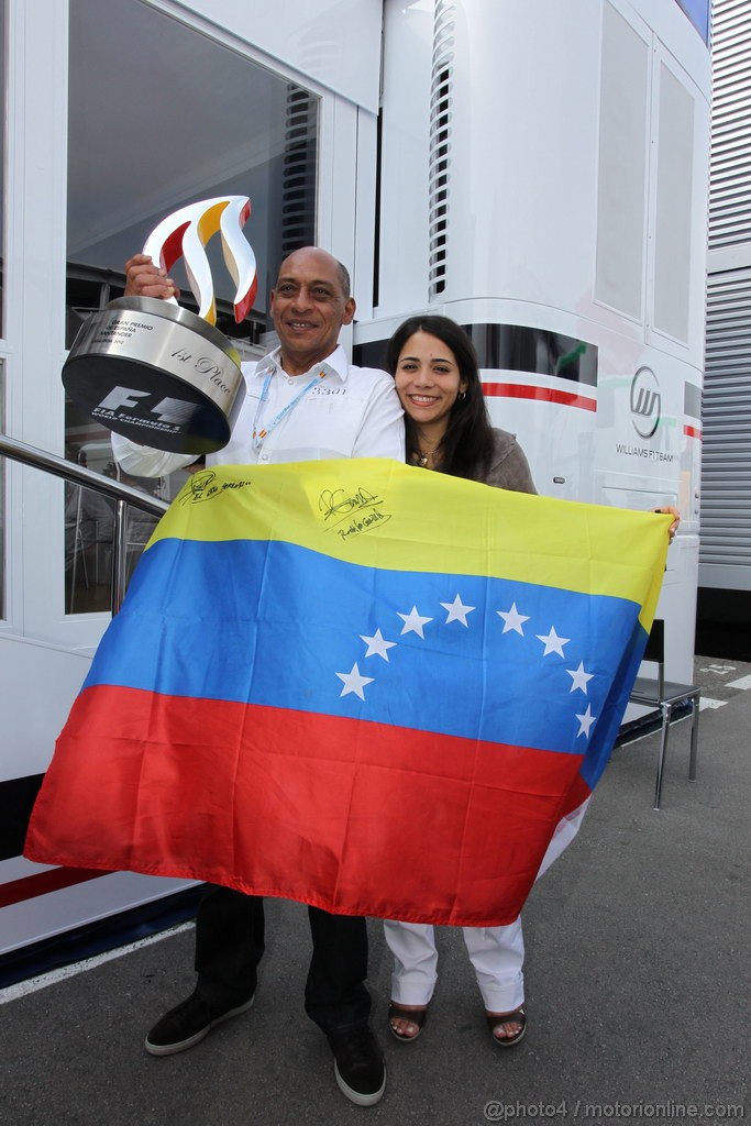 GP SPAGNA, 13.05.2012- Festeggiamenti, The father of Pastor Maldonado (VEN) Williams F1 Team FW34