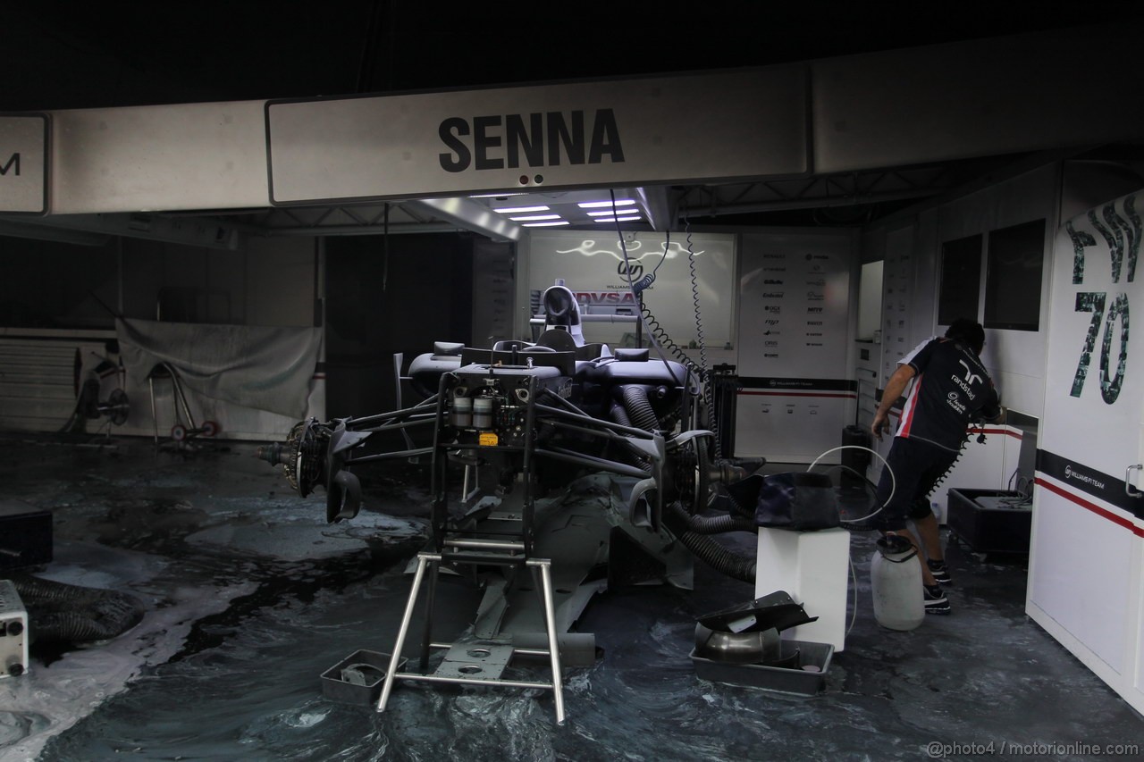 GP SPAGNA, 13.05.2012- The destroyed Williams FW34 of Bruno Senna (BRA) Williams after a post race fire in the pit garage.