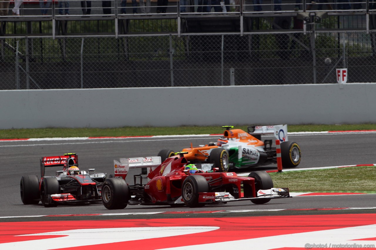 GP SPAGNA, 13.05.2012- Gara, Felipe Massa (BRA) Ferrari F2012 davanti a Lewis Hamilton (GBR) McLaren Mercedes MP4-27 