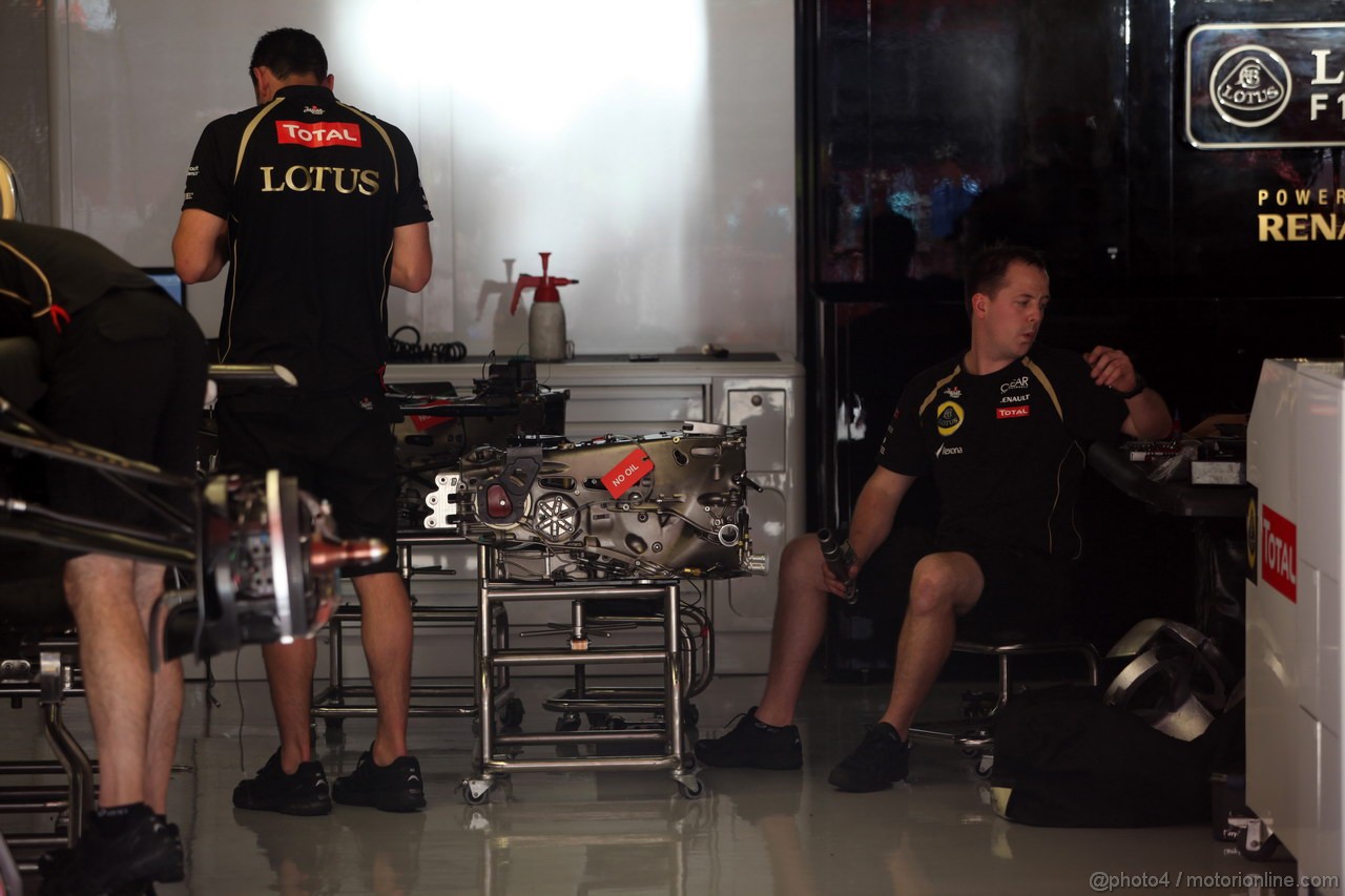 GP SPAGNA, 10.05.2012- Lotus garage