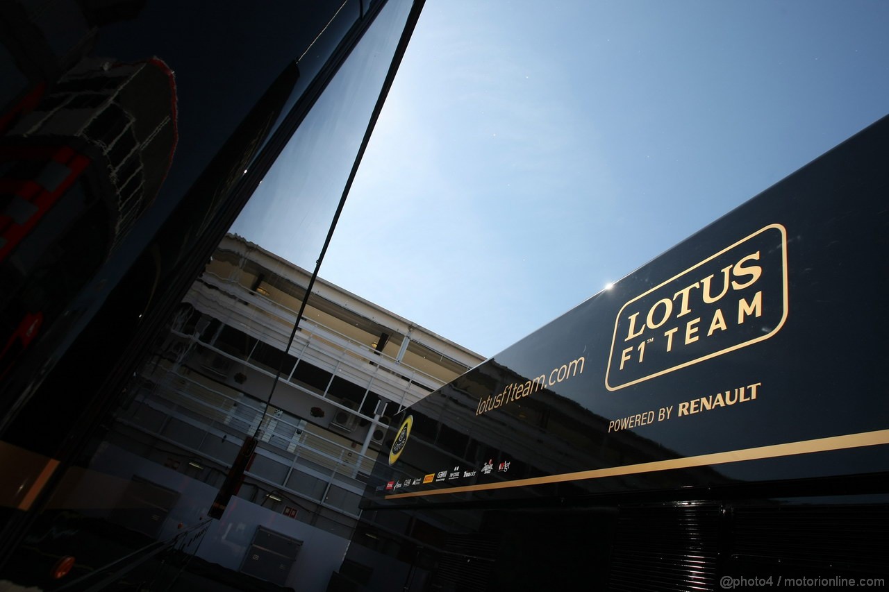 GP SPAGNA, 10.05.2012- Lotus F1 Team truck