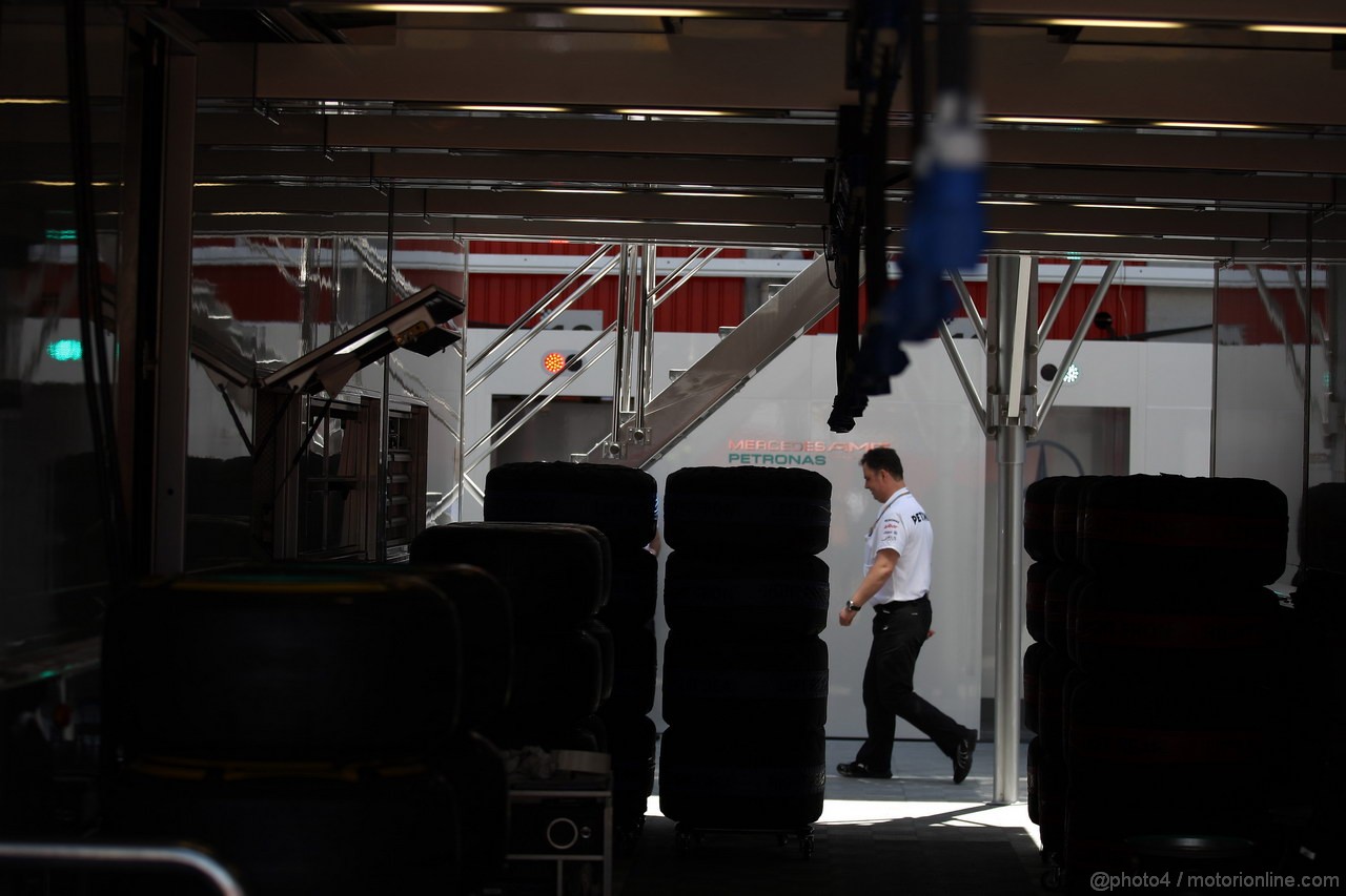 GP SPAGNA, 10.05.2012- Mercedes AMG garage
