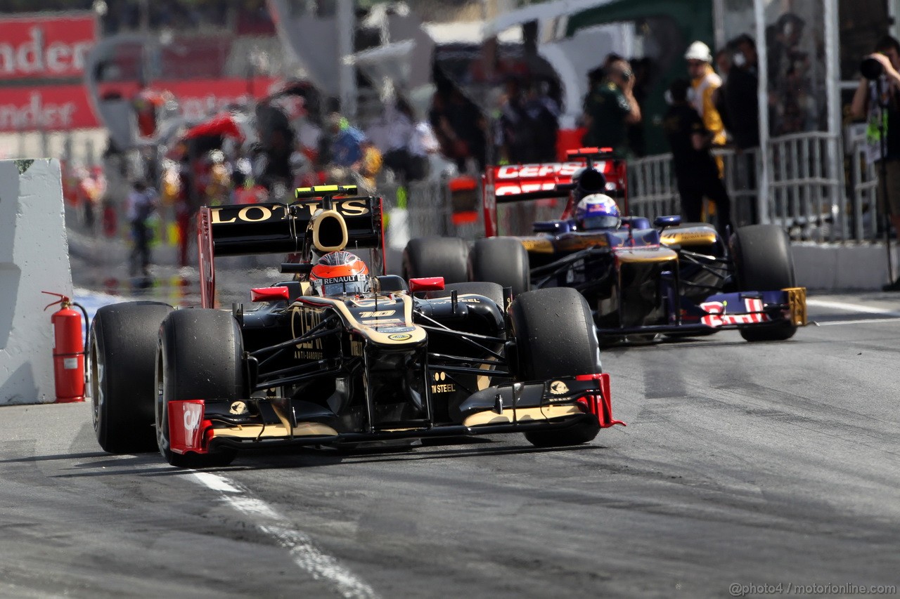 GP SPAGNA, 12.05.2012- Prove Libere 3,Romain Grosjean (FRA) Lotus F1 Team E20 e Daniel Ricciardo (AUS) Scuderia Toro Rosso STR7 