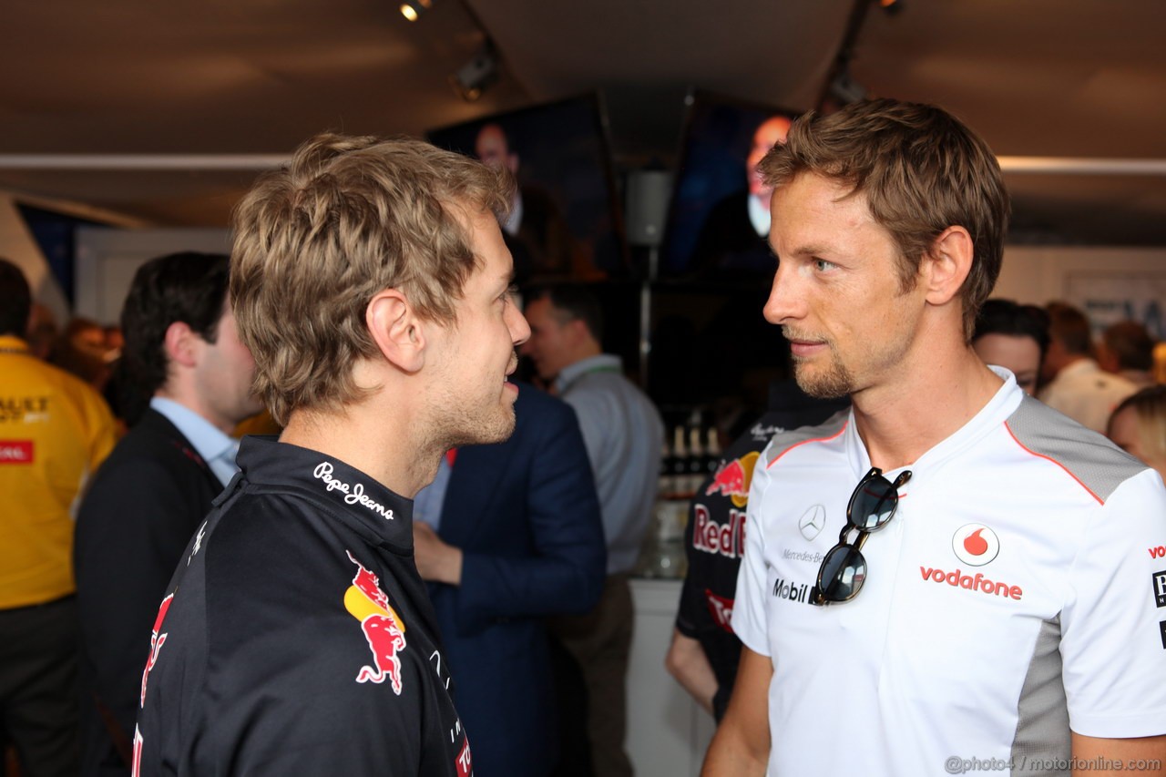 GP SPAGNA, 12.05.2012- Sebastian Vettel (GER) Red Bull Racing RB8 e Jenson Button (GBR) McLaren Mercedes MP4-27 