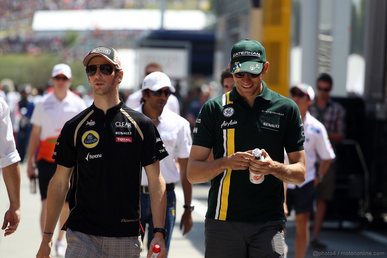 GP UNGHERIA, 29.07.2012- Romain Grosjean (FRA) Lotus F1 Team E20 e Vitaly Petrov (RUS) Caterham F1 Team CT01 