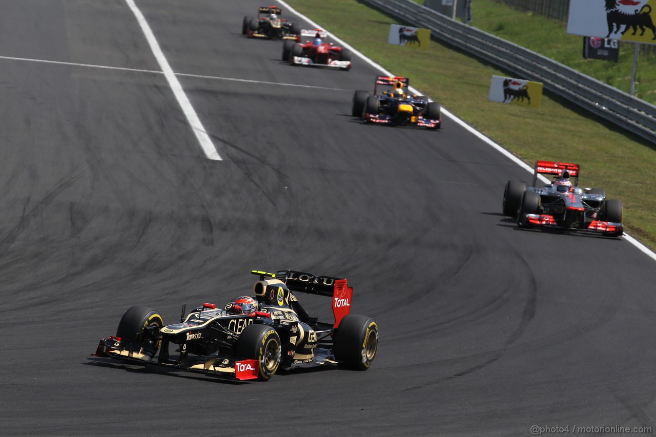 GP UNGHERIA, 29.07.2012- Gara, Romain Grosjean (FRA) Lotus F1 Team E20 davanti a Jenson Button (GBR) McLaren Mercedes MP4-27 