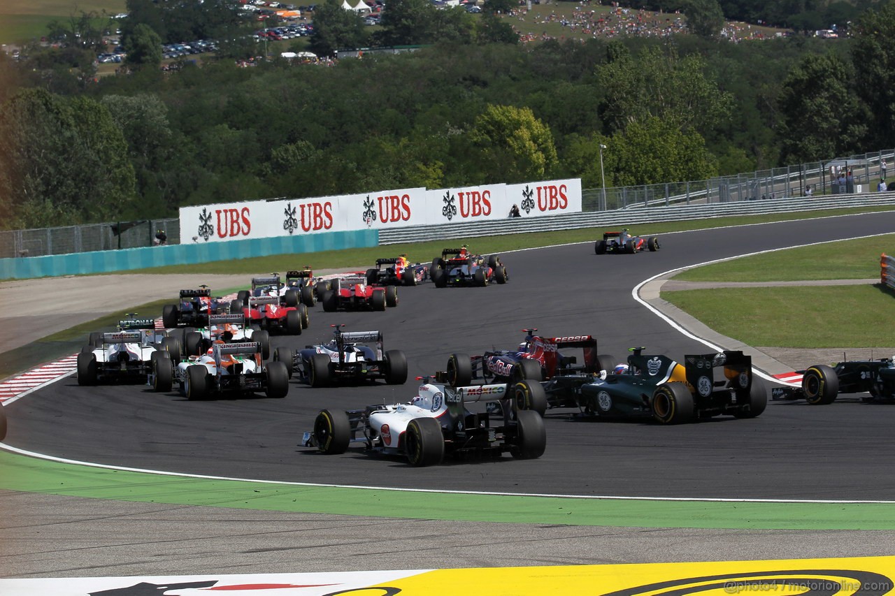 GP UNGHERIA, 29.07.2012- Gara, Start of the race, Kamui Kobayashi (JAP) Sauber F1 Team C31 e Vitaly Petrov (RUS) Caterham F1 Team CT01 