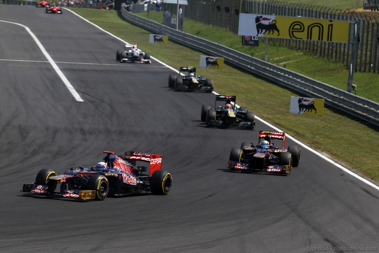 GP UNGHERIA, 29.07.2012- Gara, Daniel Ricciardo (AUS) Scuderia Toro Rosso STR7 davanti a Jean-Eric Vergne (FRA) Scuderia Toro Rosso STR7 