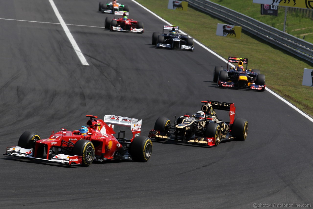 GP UNGHERIA, 29.07.2012- Gara, Fernando Alonso (ESP) Ferrari F2012 davanti a Kimi Raikkonen (FIN) Lotus F1 Team E20 