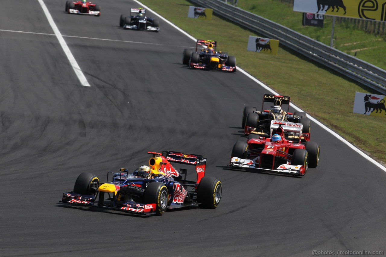 GP UNGHERIA, 29.07.2012- Gara, Sebastian Vettel (GER) Red Bull Racing RB8 davanti a Fernando Alonso (ESP) Ferrari F2012 