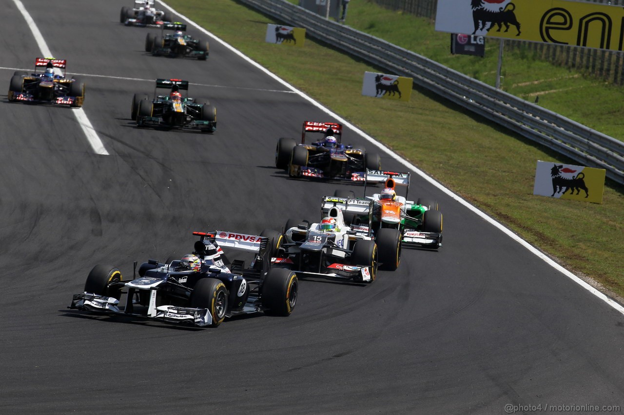 GP UNGHERIA, 29.07.2012- Gara, Pastor Maldonado (VEN) Williams F1 Team FW34 davanti a Sergio Prez (MEX) Sauber F1 Team C31 