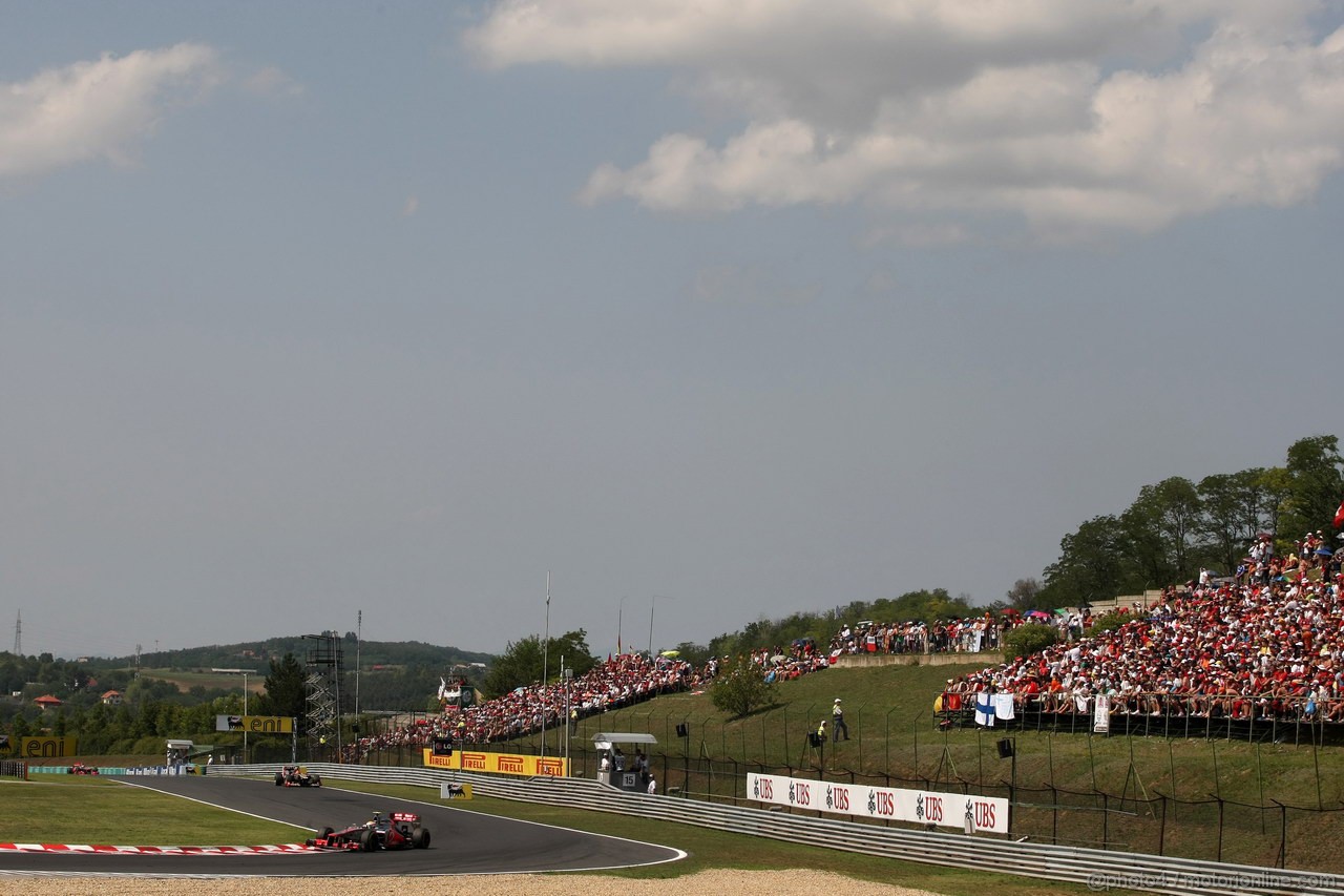 GP UNGHERIA, 29.07.2012- Gara, Lewis Hamilton (GBR) McLaren Mercedes MP4-27 davanti a Romain Grosjean (FRA) Lotus F1 Team E20