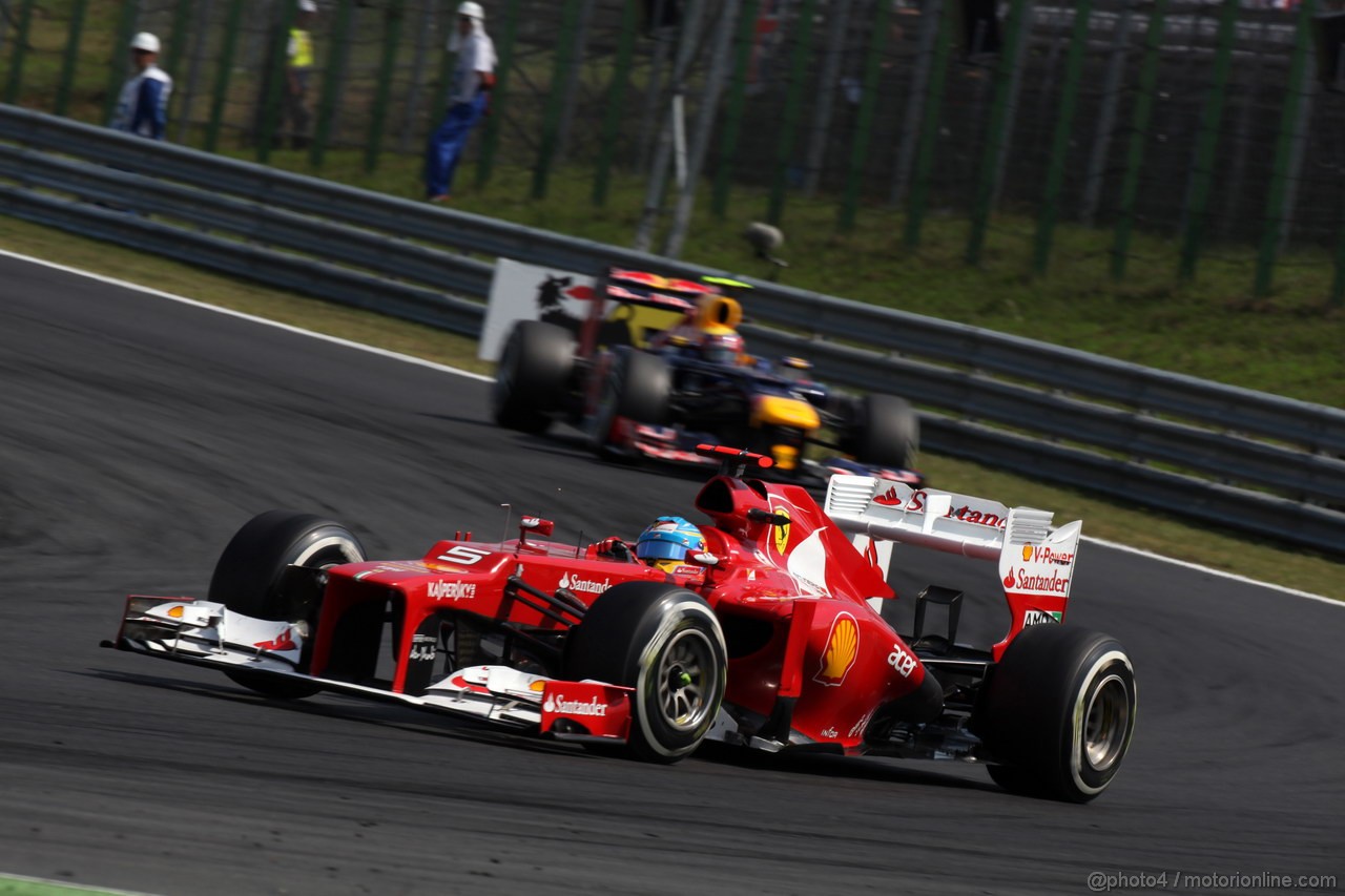 GP UNGHERIA, 29.07.2012- Gara, Fernando Alonso (ESP) Ferrari F2012 davanti a Mark Webber (AUS) Red Bull Racing RB8 