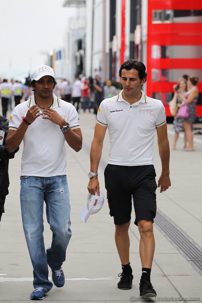 GP UNGHERIA, 26.07.2012- Narain Karthikeyan (IND) HRT Formula 1 Team F112 e Pedro de la Rosa (ESP) HRT Formula 1 Team F112 