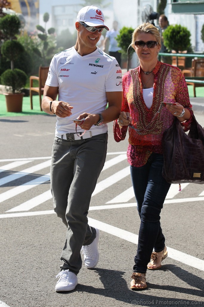 GP UNGHERIA, 28.07.2012- Michael Schumacher (GER) Mercedes AMG F1 W03 e sua moglie Corinna Schumacher (GER)