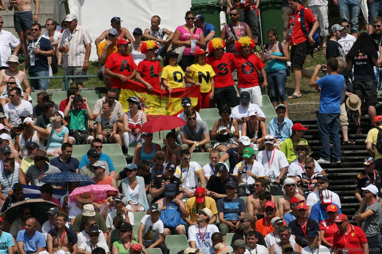 GP UNGHERIA, 28.07.2012- Qualifiche, Fans of Fernando Alonso (ESP) Ferrari F2012 