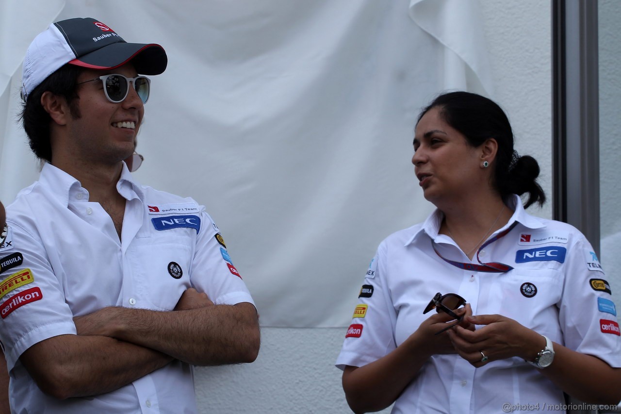 GP UNGHERIA, 28.07.2012- Sergio Prez (MEX) Sauber F1 Team C31 e Monisha Kaltenborn (AUT), Chief Executive Officer, Sauber F1 Team 