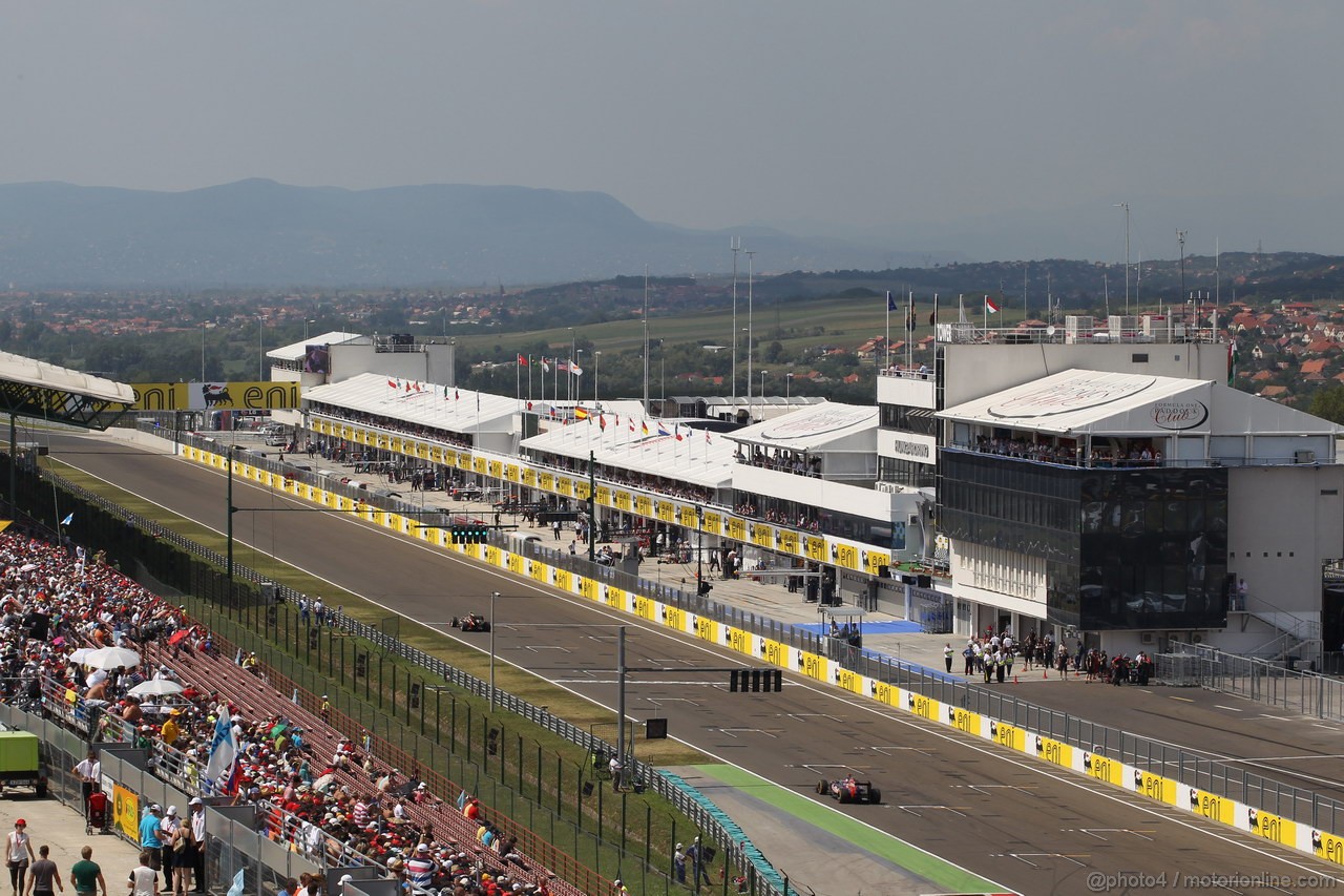 GP UNGHERIA, 28.07.2012- Qualifiche, Romain Grosjean (FRA) Lotus F1 Team E20 e Daniel Ricciardo (AUS) Scuderia Toro Rosso STR7 